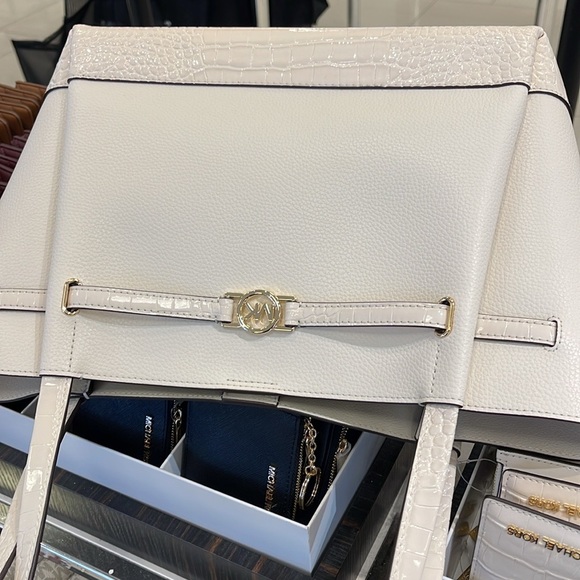 MICHAEL KORS
Reed Large Leather Belted Satchel Shoulder Tote Handbag 
Light Crea - Picture 3 of 16